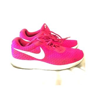 nike shoes pink colour